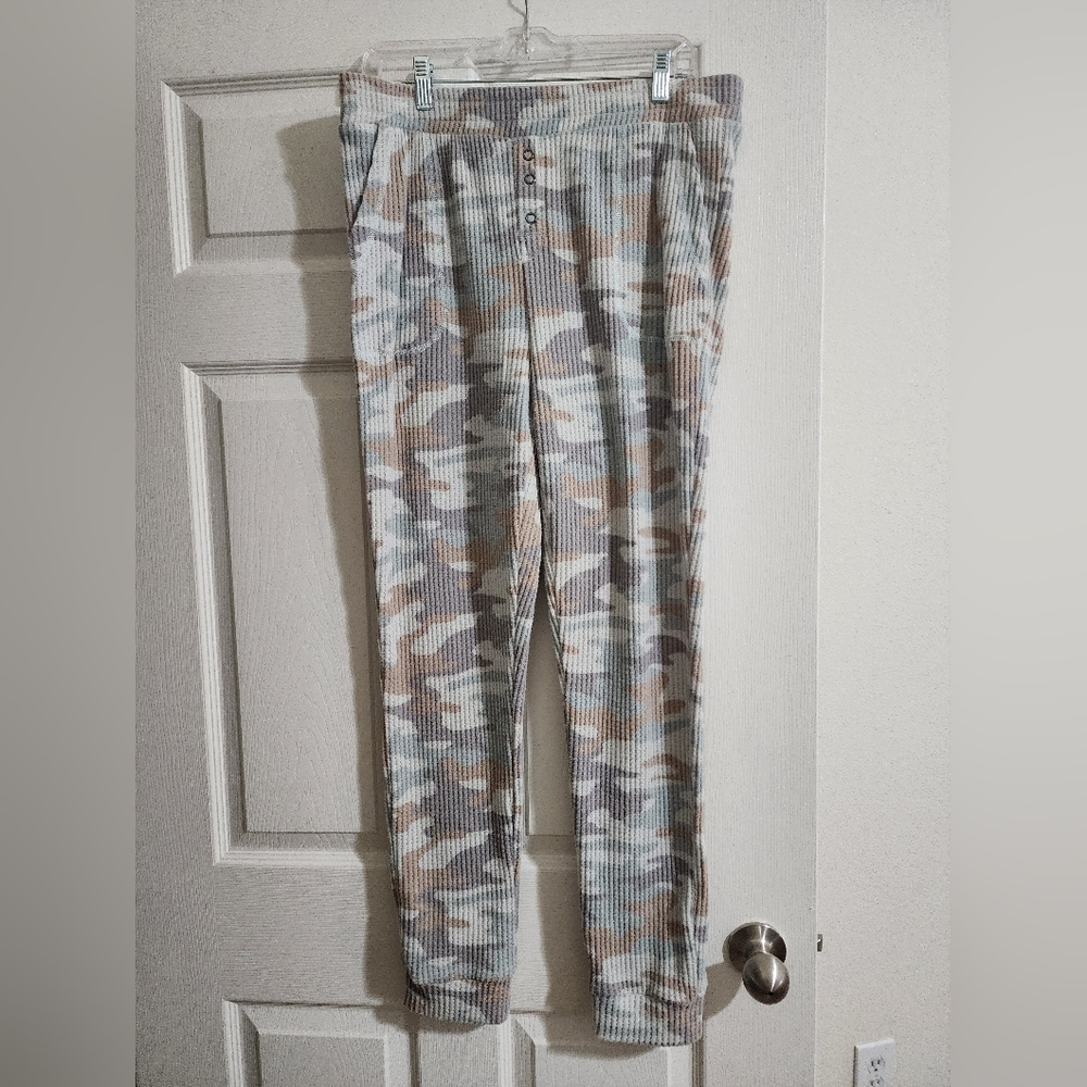 Z Supply Ribbed Knit Camo Lounge Pants size XL!!!